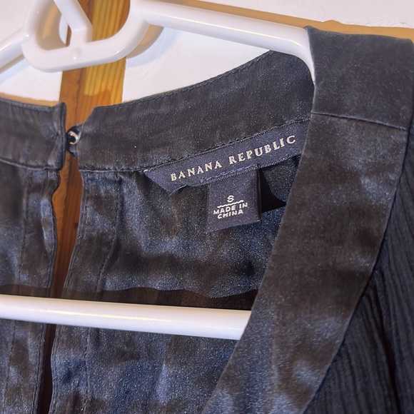 Banana Republic Women’s Silk Floral Sleeveless Blouse, Size S, 100 % Silk Shell - Picture 7 of 9